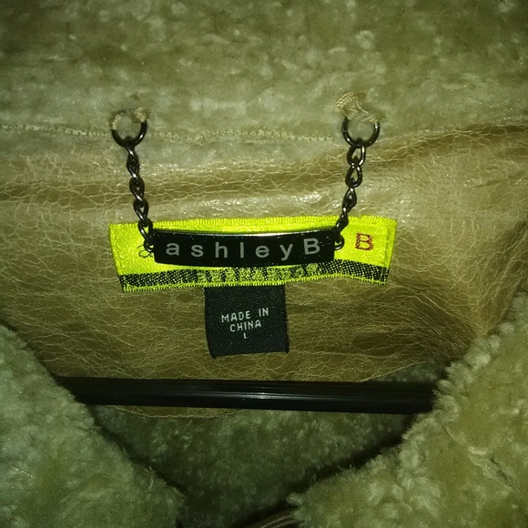 Beautiful jacket - Picture 4 of 4